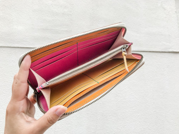 ▲ROUND 色を楽しむ使えるお財布！「ラウンドジップ 長財布」
