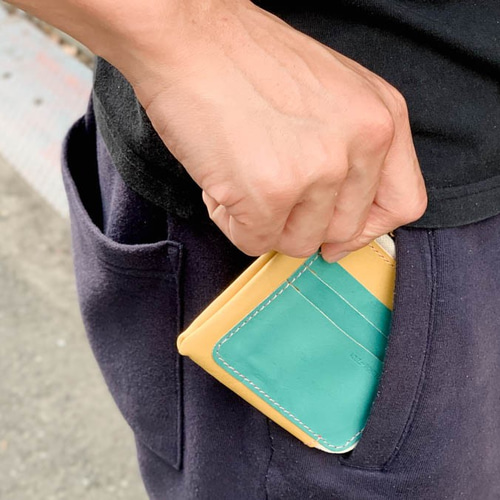 △H-SLIM ほんのりフレッシュのターコイズ「ハーフスリム 財布