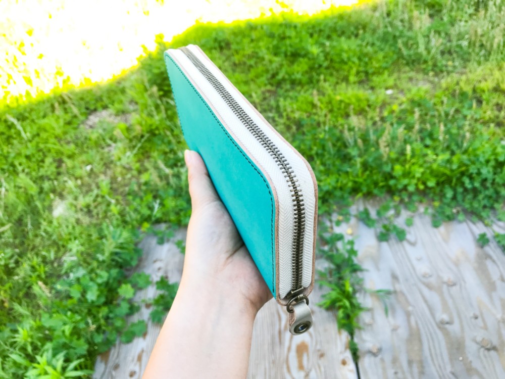 ▲ROUND 大人かわいいターコイズ「ラウンドジップ 長財布」スマホもＯＫ！（RZW-TYWW-YCH-K)Ⅱ