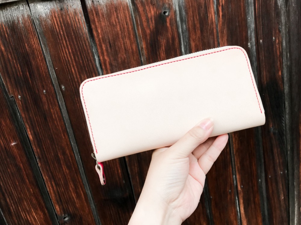 ▲ROUND 会話が生まれるヌメ×個性色＂ラウンドジップ 長財布＂カードたっぷり（RZW-WRGH-TNR-R)