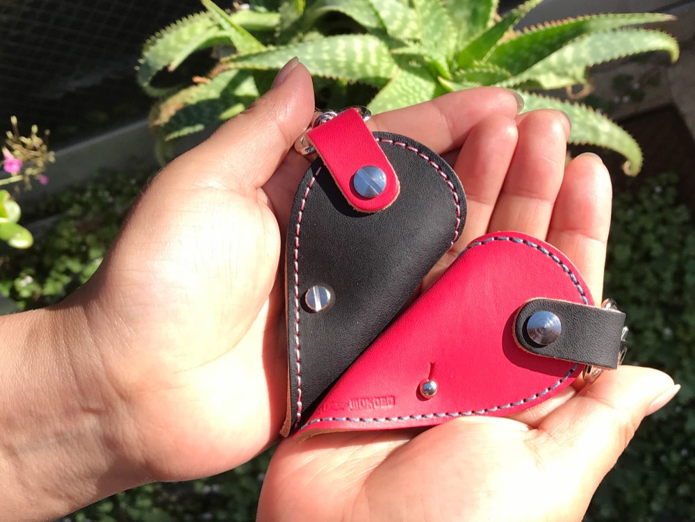 【送料無料】ペアで持てる2つのハート「アイニティーハーツスリムキーケース」受注生産(INK-KR-P*INK-RK-T）