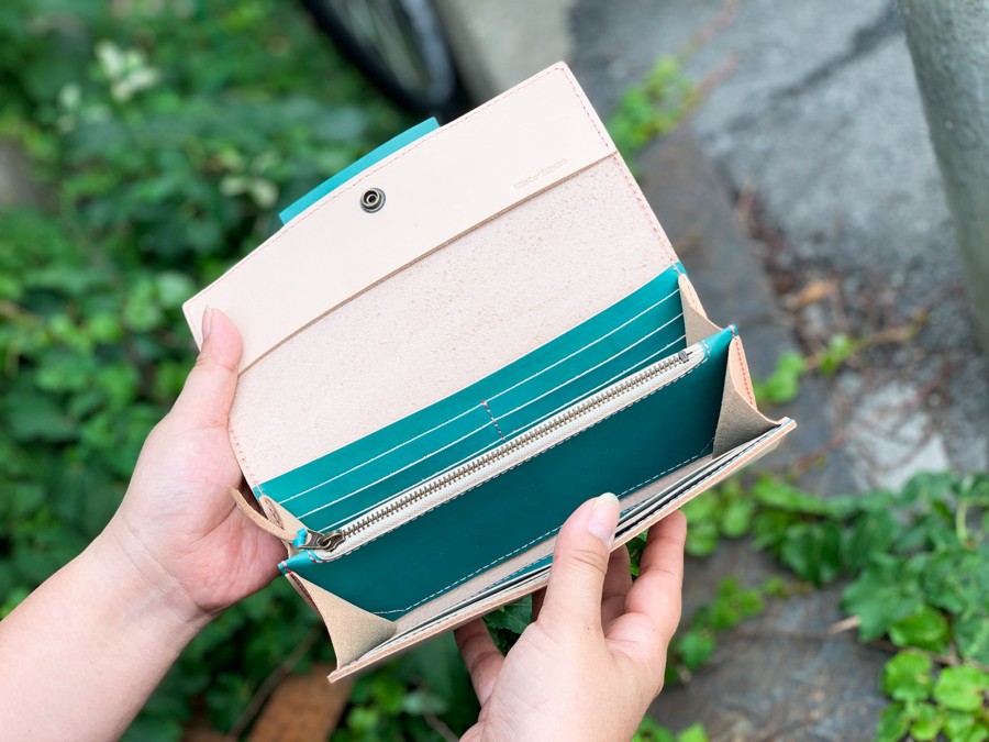 RADLEY 春の牧草地 大きなフラップオーバー財布 ピンク系 RADLEY(ラドリー ) 財布・小物(レディース) - 海外通販