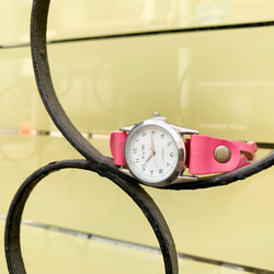 ▲EDGE 戴在女孩手上很有趣♡像手鐲一樣的粉紅色「Edge Knit Watch」...(AW190007) 第3張的照片