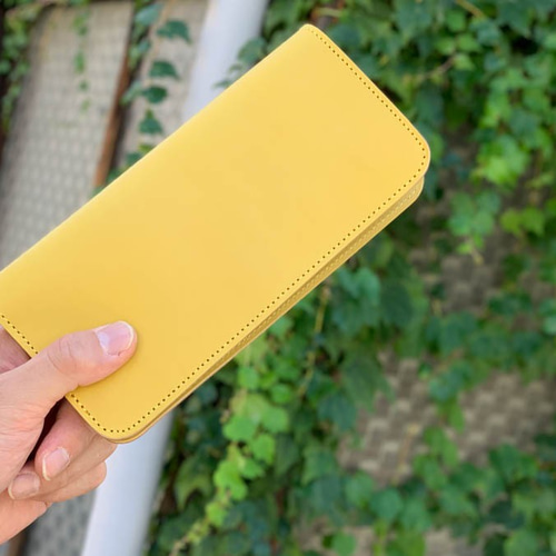 △LONG 眩しい黄色「ロングフラット 長財布」滑らかな手触り