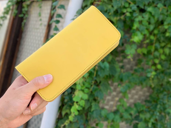 △LONG 眩しい黄色「ロングフラット 長財布」滑らかな手触り