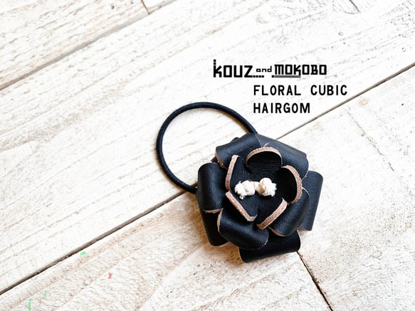 ▲FLORAL 一朵別緻酷炫的黑色花朵「Floral Cubic Hair Tie」也可以參加入學典禮（AA190004） 第2張的照片