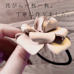 ▲FLORAL 一朵別緻酷炫的黑色花朵「Floral Cubic Hair Tie」也可以參加入學典禮（AA190004） 第5張的照片