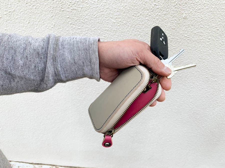 ▲BOX うちに秘めた乙女のピンク「ボックスジップ キーケース」スマートキーもOK（BZK-HPP-N）