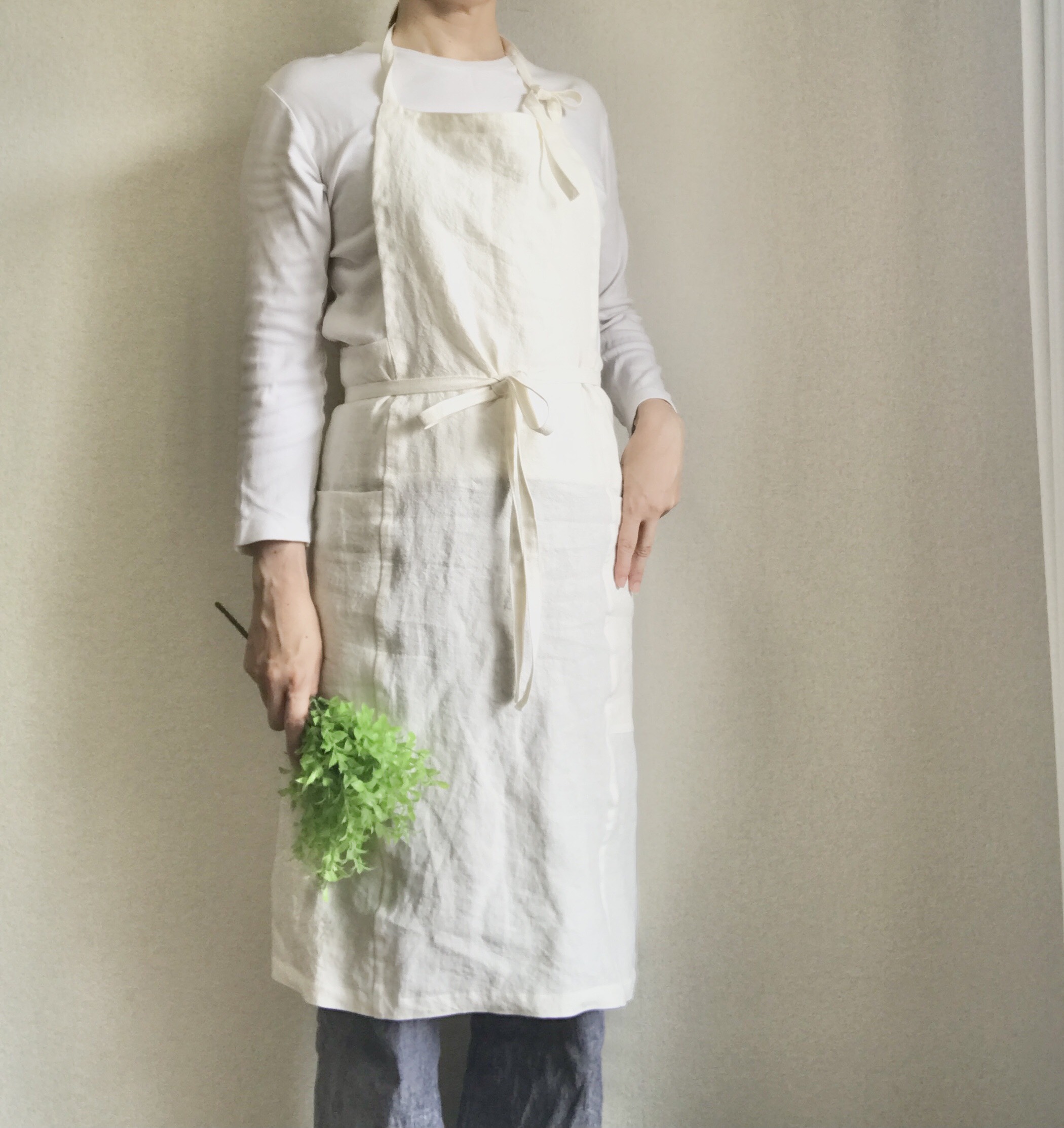ベルギーリネンの魅力を纏う - ワークエプロン　ベルギーリネン２５番手　ホワイト