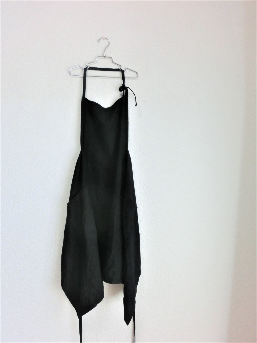 小柄なあなたに贈るベルギーリネンの華やぎワークエプロン　スモールサイズ　ベルギーリネン　ブラック