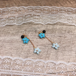 刺繡線手編/黑瑪瑙小花垂墜式耳環 第3張的照片