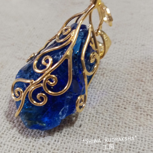 インドネシア産アンダラクリスタル】ロイヤルブルー☆ペンダントトップ