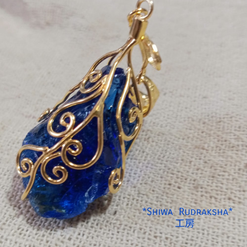 インドネシア産アンダラクリスタル✴︎ペンダントトップ インドネシア産アンダラクリスタル】ロイヤルブルー☆ペンダントトップ