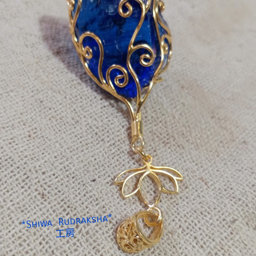 インドネシア産アンダラクリスタル】ロイヤルブルー☆ペンダントトップ