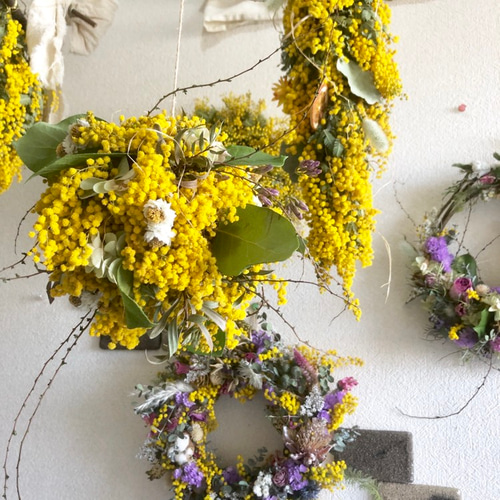 送料無料 ナチュラルボールリース④ ミモザ リース Hana 通販｜Creema  