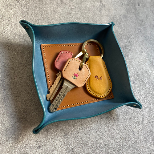 手刺繍と手縫いのショルダーバッグ　大きな株➕ 世界中の子供達 セール】LOGO刺繍マーケットバッグ（ショルダーバッグ）｜Cepica