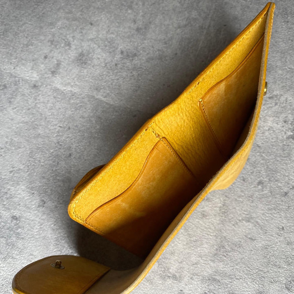 お札が折れないコンパクト 財布 ハニーイエロー 筆記体 Present for