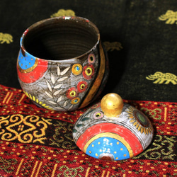 カラフル　金がキラキラ輝く蓋付き陶器カップ　作品番号010 4枚目の画像