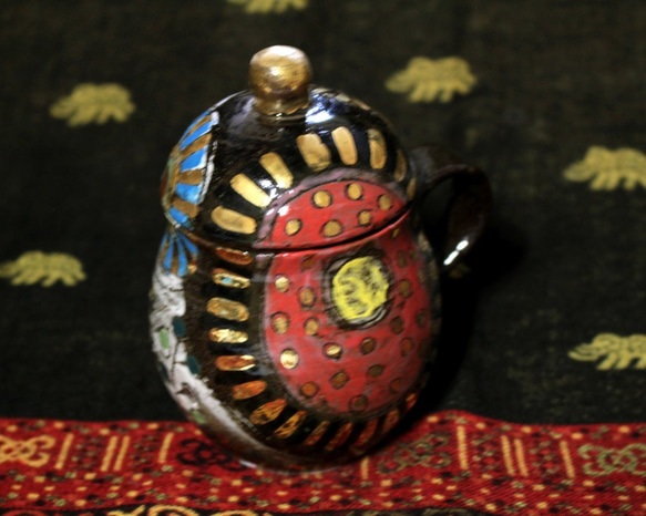 カラフル　金がキラキラ輝く　蓋付き陶器カップ　作品番号014 3枚目の画像