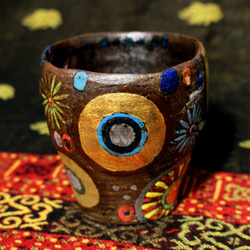 カラフル　手びねり金彩　陶器ぐい吞みカップ　作品番号036 3枚目の画像