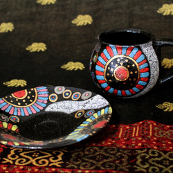 カラフル金彩　黒色陶器カップとソーサーセット　作品番号035 2枚目の画像