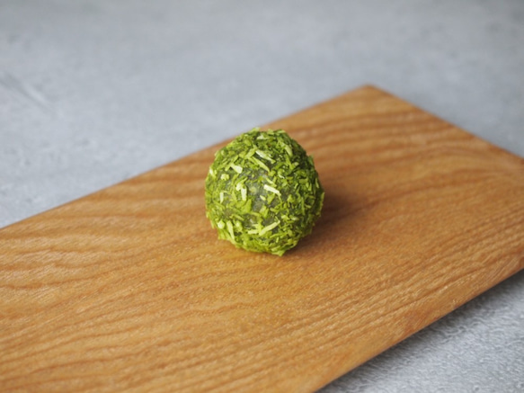 抹茶の香り引き立つナッツ＆ドライフルーツの「ninmari balls -pistachio × matcha-」 5個 1枚目の画像