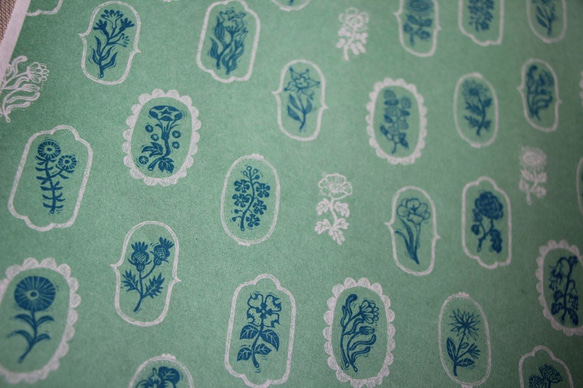 ＊複数ご注文で1枚サービス！＊A3ラッピングペーパー４枚　翠の花畑　版画 3枚目の画像