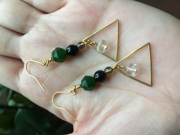 [Geometric Dark Green]ブラスダングルピアス〜ナチュラルストーンジュエリー◆ジャスパー◆ブラックオニキス◆ホ 1枚目の画像