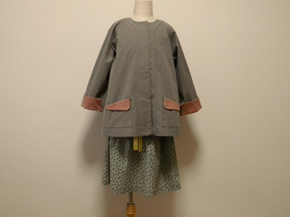 【子供服セット販売】150サイズ 春コートとワンピースのセット 1枚目の画像