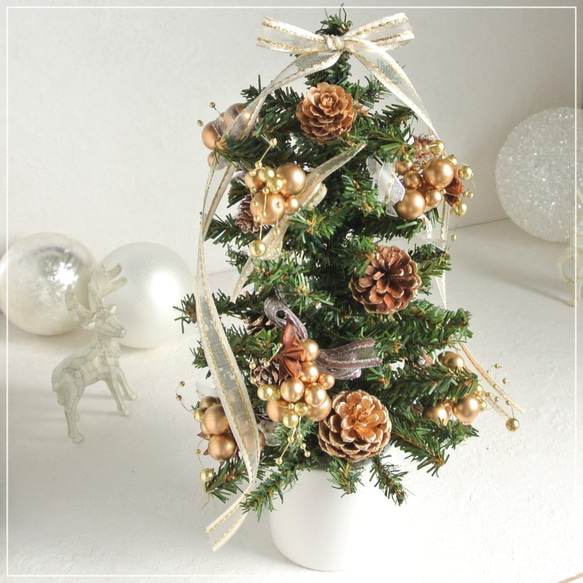 アンティーク風　クリスマスツリー　クリスマスブーケを使った　ミニツリー　白い花器　　R&yCH25 5枚目の画像