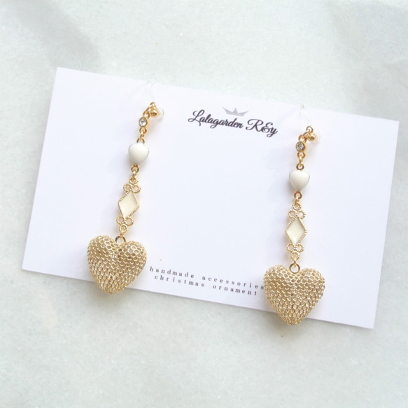 Gold heart earrings イヤリング ピアス 樹脂イヤリング  R&y138 1枚目の画像