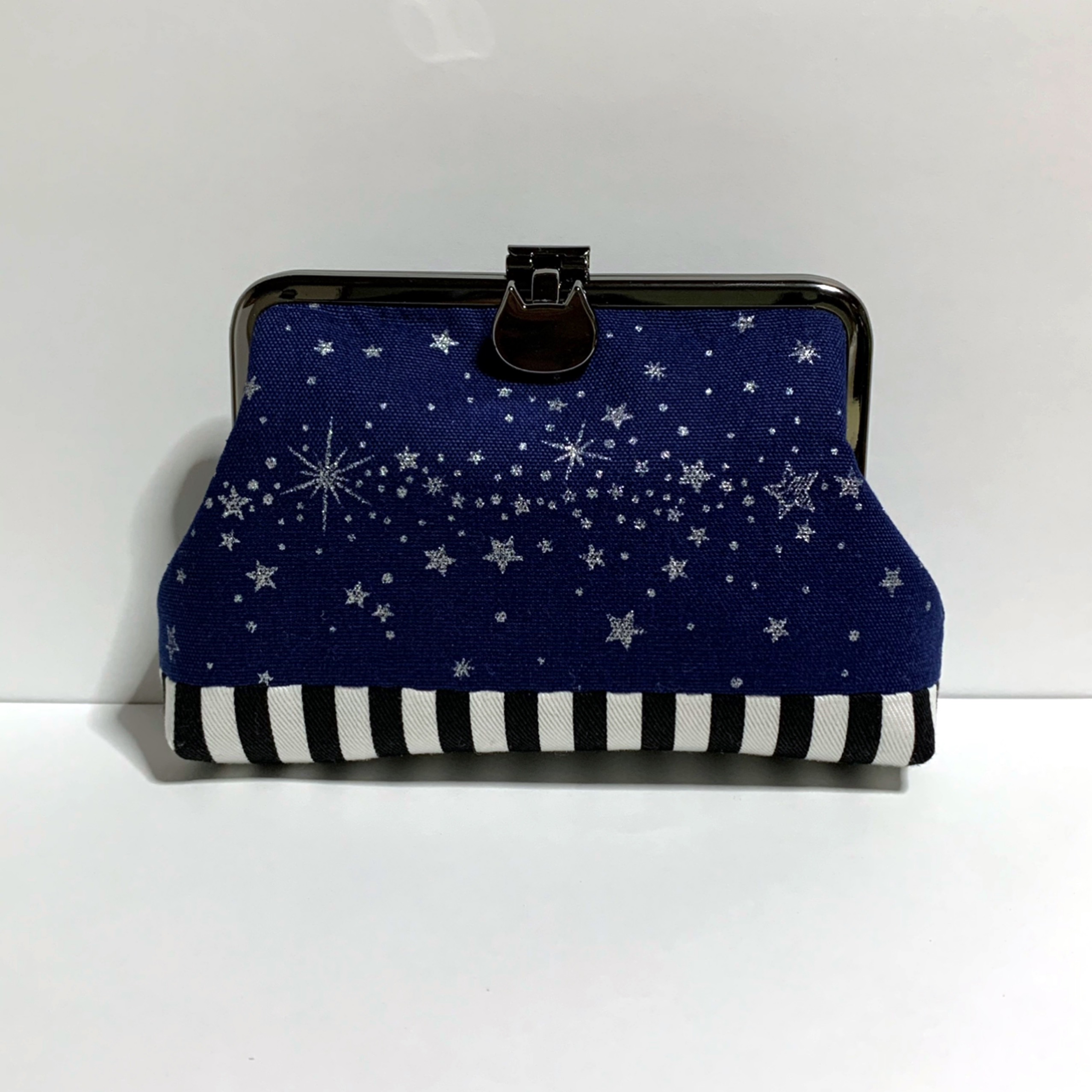 ネコと星のふわふわ★がま口ポーチ