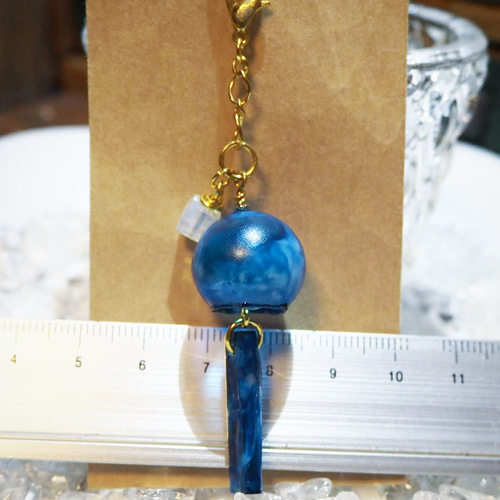 夏涼みー風鈴ー」ストラップ 青 マーブル模様 キーホルダー kuro 