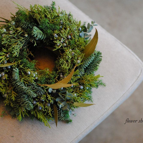 クリスマスリース ネズの実を使ってシンプルおしゃれに S ドライ