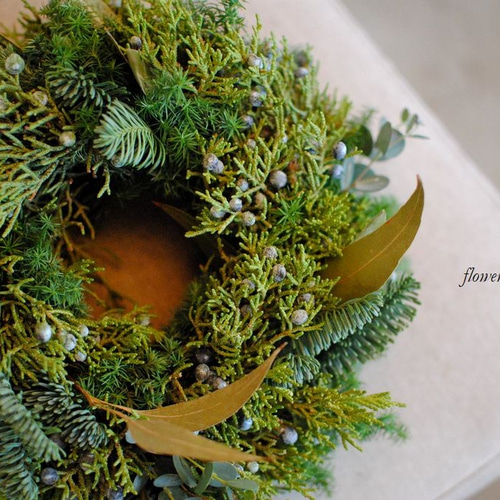 クリスマスリース ネズの実を使ってシンプルおしゃれに S ドライ