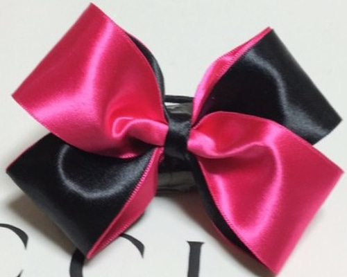 サテンリボン ヘアゴム 黒ピンク ヘアゴム CHICO 通販 6364983｜Creema
