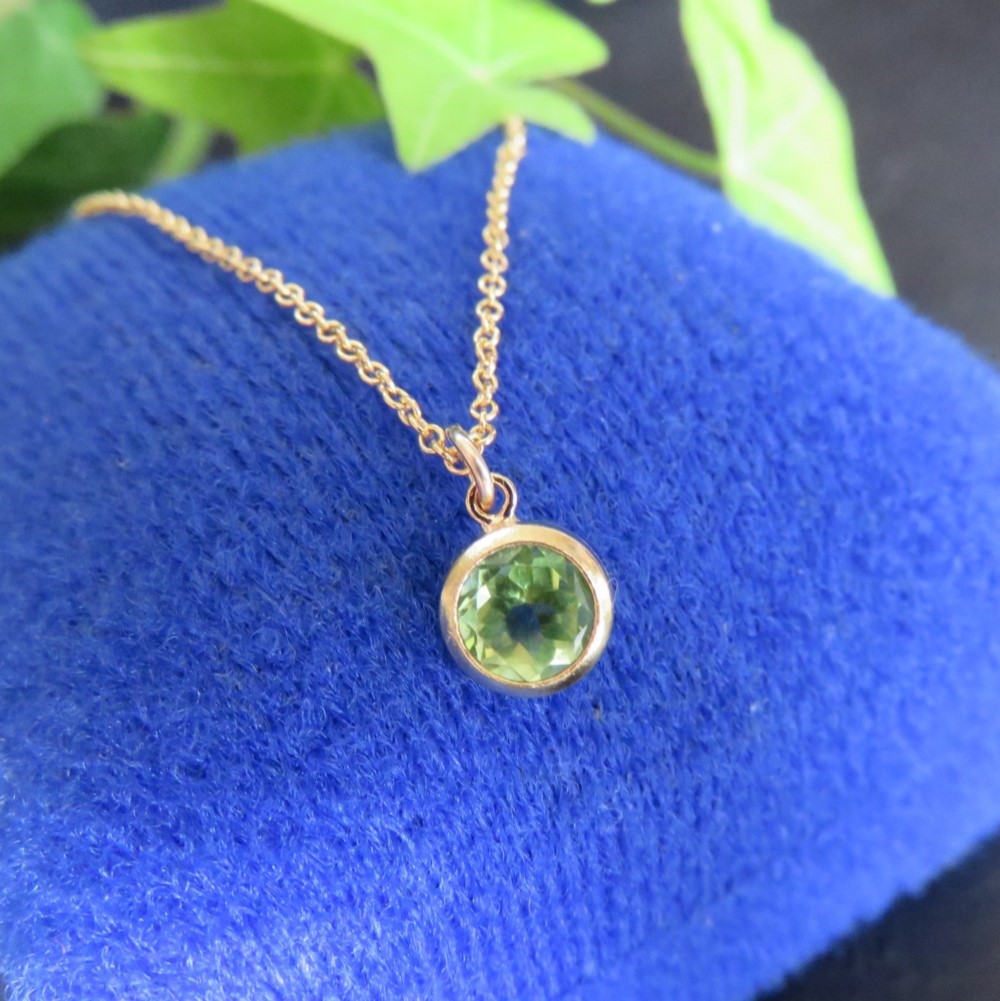 K10　極上ペリドットのブリリアントカット  ネックレス