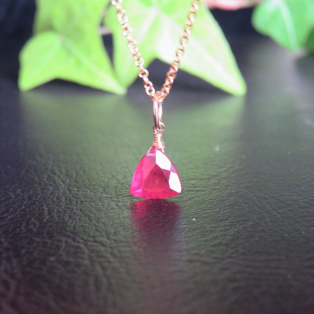 ルビーのトリリアントカット　ネックレス