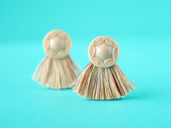 Cream Beige*【Antique Button】ピアス/イヤリング 3枚目の画像