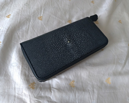▼特価▼スティングレイ 長財布 ポリッシュ加工 グレー×ブラック スティングレイ（エイ革、ガルーシャ）ポリッシュ 吟スリ