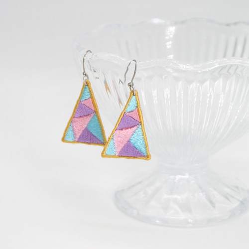 triangle 刺繍ピアス ピアス（フック・チェーン） ツヅレ 通販 6265392