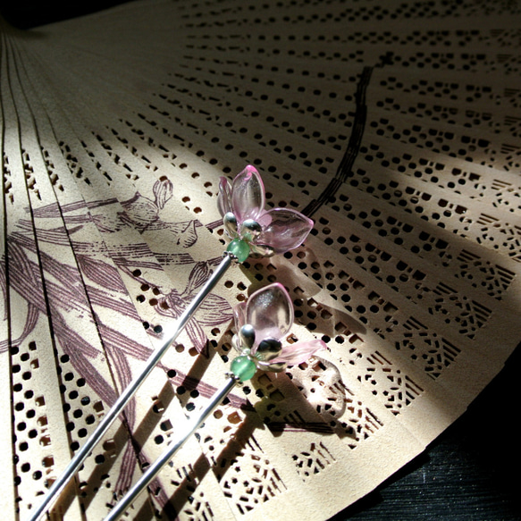 【モフイパビリオン】つぼみ付き。花の開発ヘアピン（ピンク+シルバーパウダー） 5枚目の画像