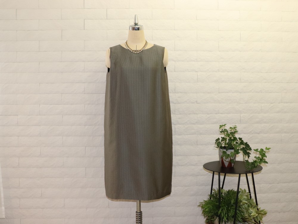 ただいま20％OFF!! お呼ばれやパーティーに最適!！ショルダータックワンピース　素材名:やまみち(ブラック）