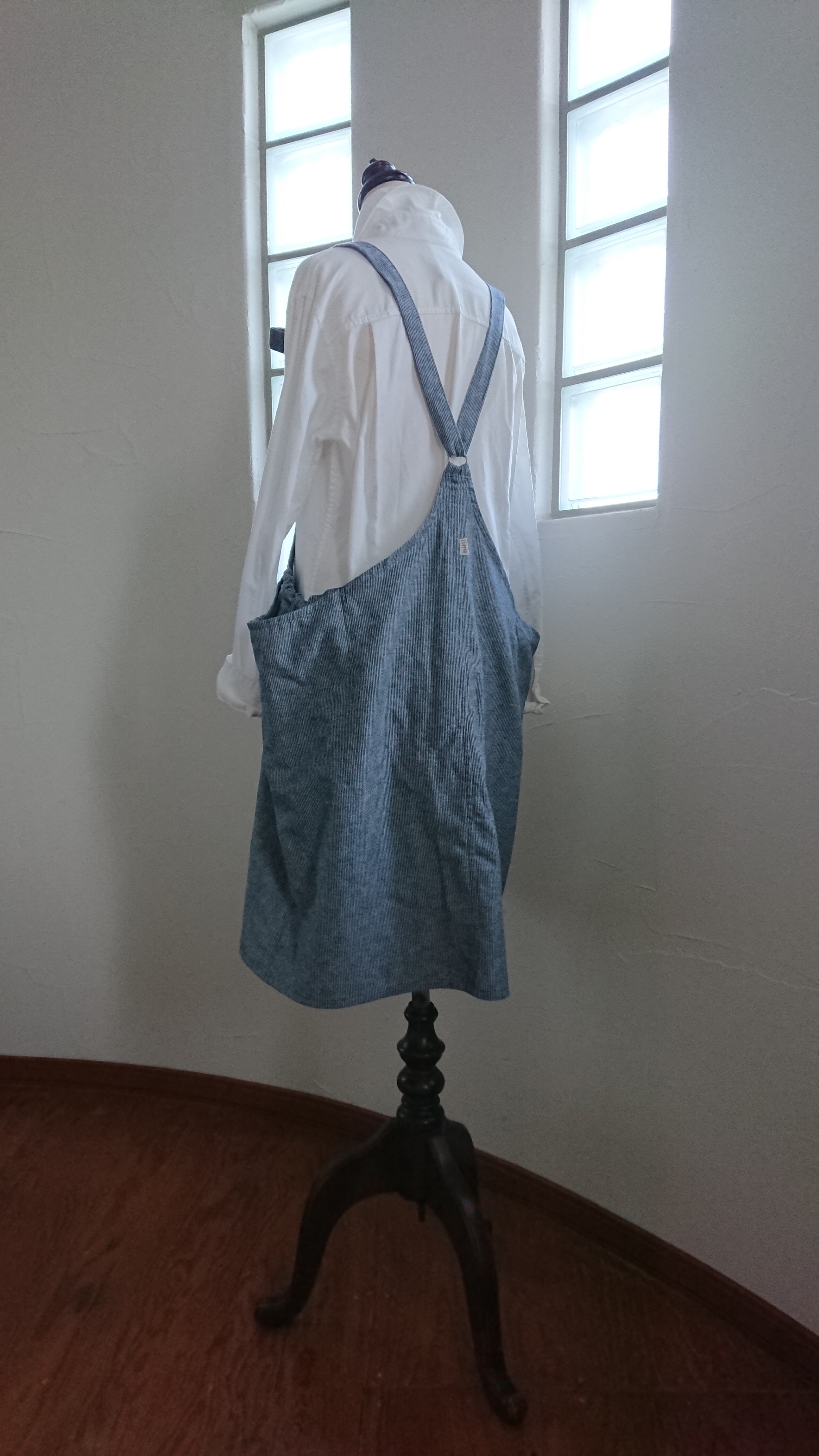 M ピンストライプ　綿麻ダンガリー再販　エプロン　キッチン　ワンピース カフェ　ガーデン　保育士