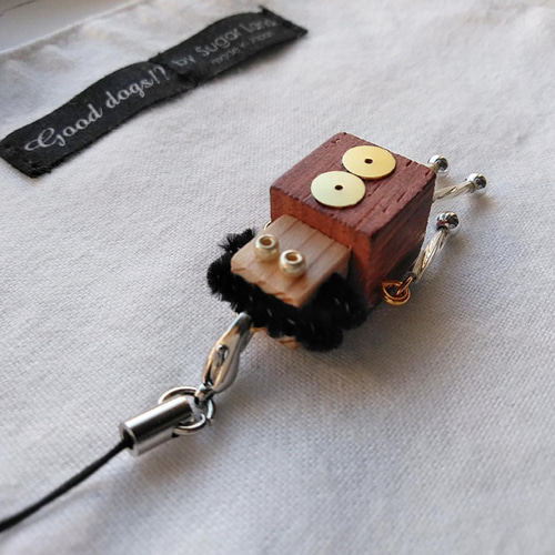 頭に受話器を乗せた黒電話ロボットストラップ☆木のハンドメイド