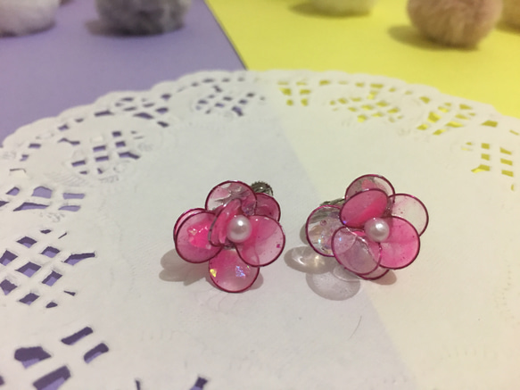 甜美粉紅珍珠鐵絲花耳環耳夾 第2張的照片