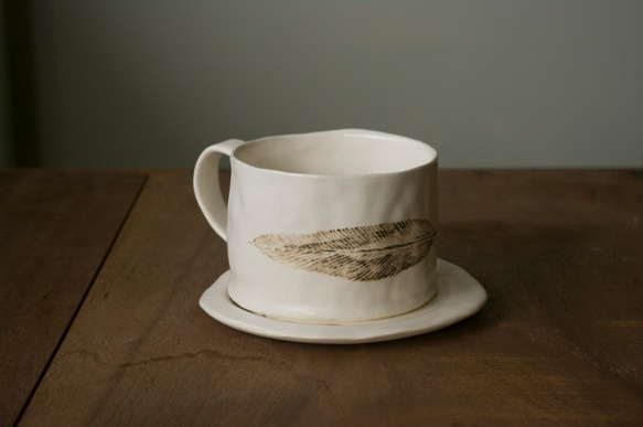 手捏白瓷葉紋咖啡杯組 第1張的照片