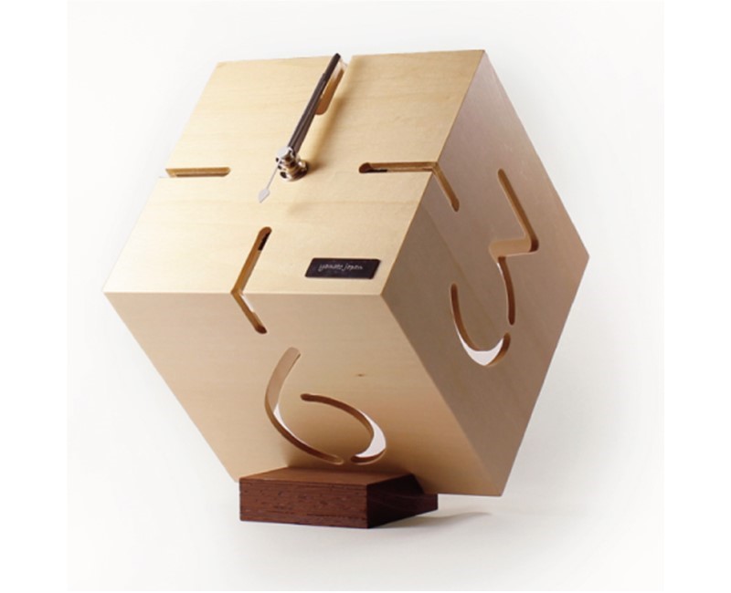 【大賞受賞作品】置き時計 送料無料 卓上 正方形 かわいい 天然木 北欧 木製 新築 開店祝い 木材 おしゃれ アート