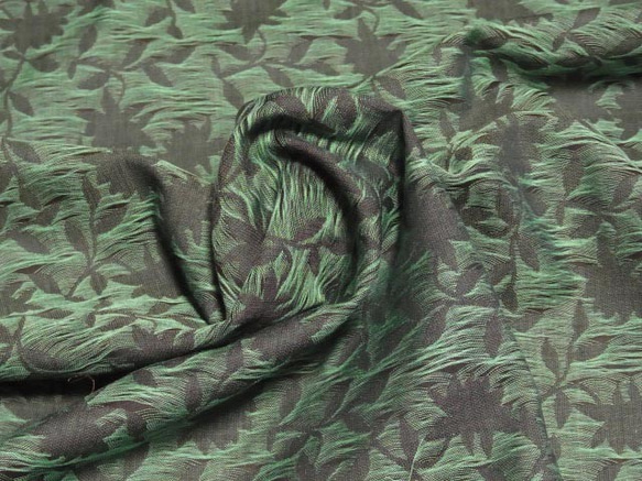 黒と緑の植物柄/クラッシュ加工/播州織広幅 1枚目の画像