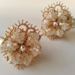 棉花珍珠花束耳環的S訂單生產（淡綠色） 第2張的照片